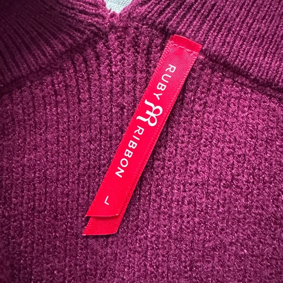 Ruby Ribbon Cold Shoulder sweater - Picture 2 of 3